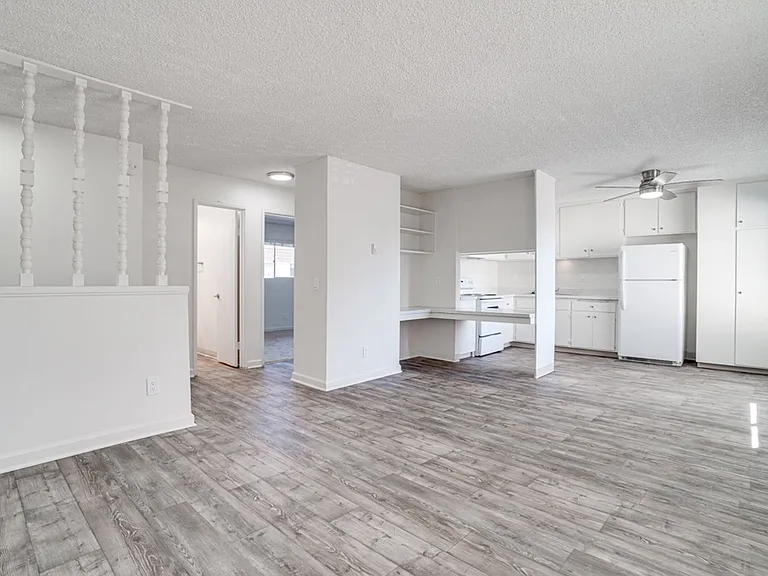 Oak Valley Apartments — Photo 42