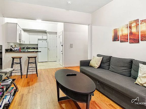 2nd image of 220 E 74th St APT 3B