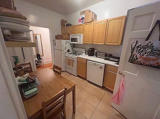 4th image of 215 W 108th St APT 4