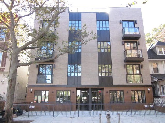 1st image of 194 Hawthorne St #2F