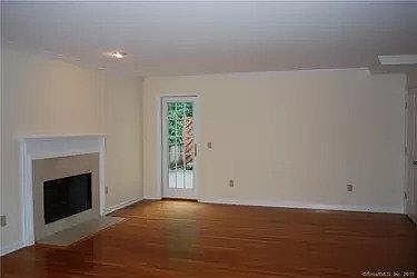 2nd image of 8 Ledge Ave