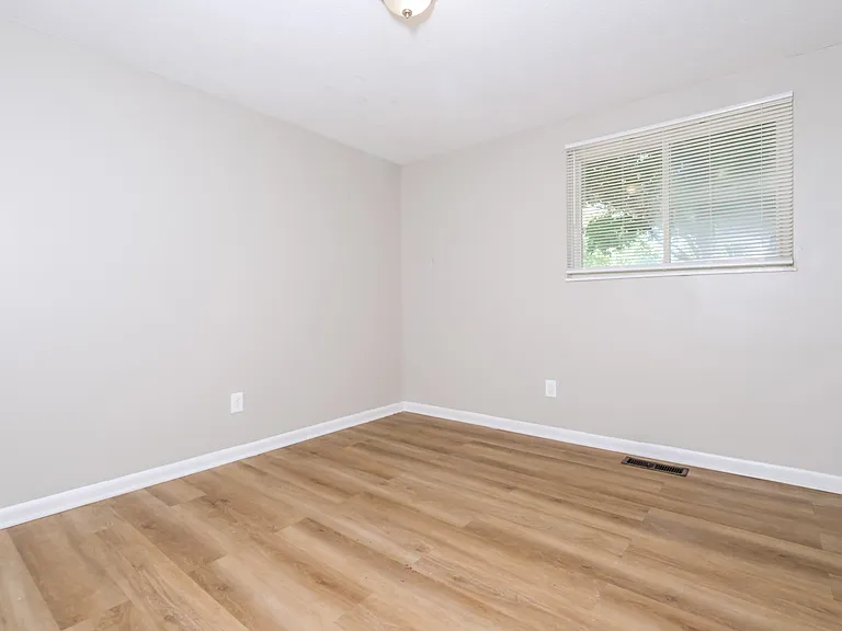 2163 Balford Sq E — Photo 10