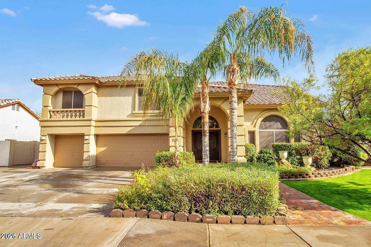 6 bed, 4.5 bath, 4461 sqft, $3,995 — Photo 2