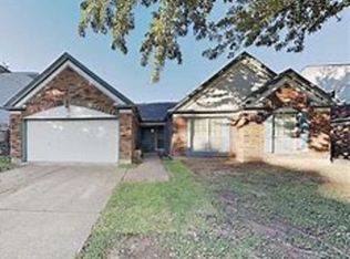 221 Seegers Dr, Arlington, TX 76018