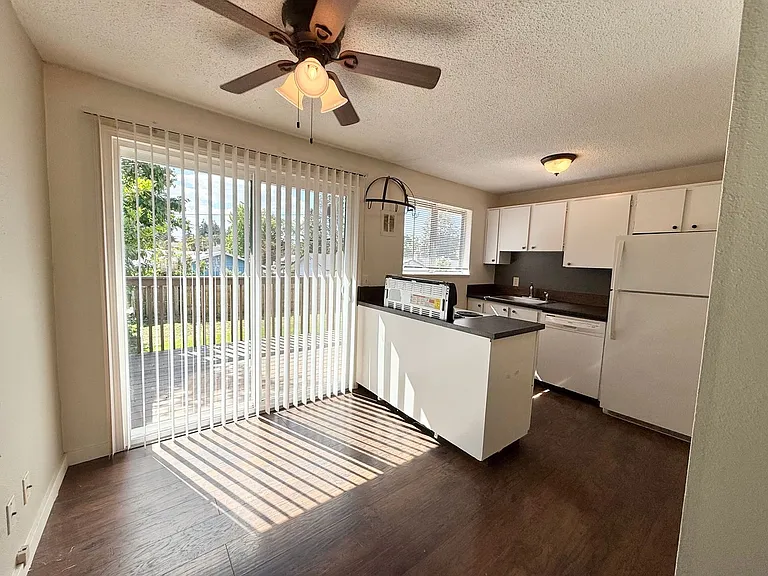 5925 SW Main Ave #1-6 — Photo 6