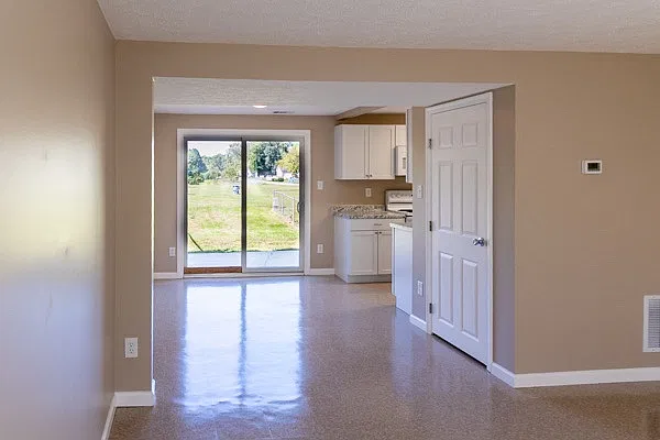 3 bed, 1000 sqft, $1,500 — Photo 4