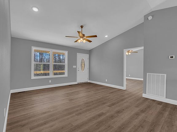 3rd image of 518 Algonquin Ln