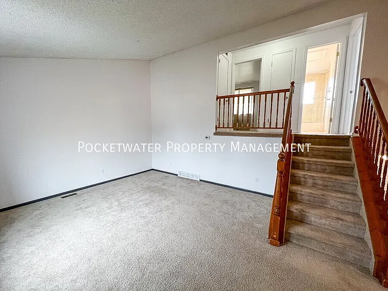 2207 Tulip St — Photo 4