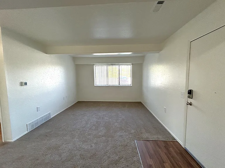 Windsor Place Apartments — Photo 168
