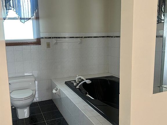 2nd image of 62 School St