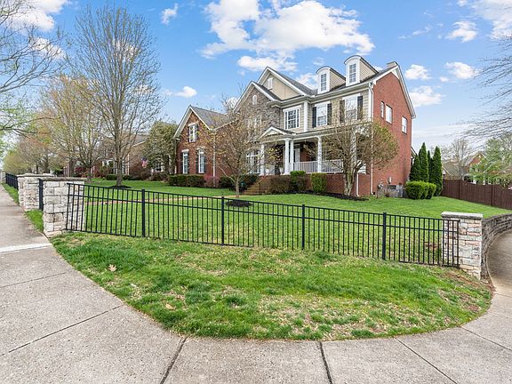 3rd image of 3049 Oxford Glen Dr