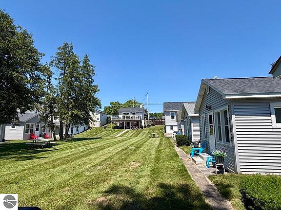 3rd image of 7285 Cairn Hwy #7