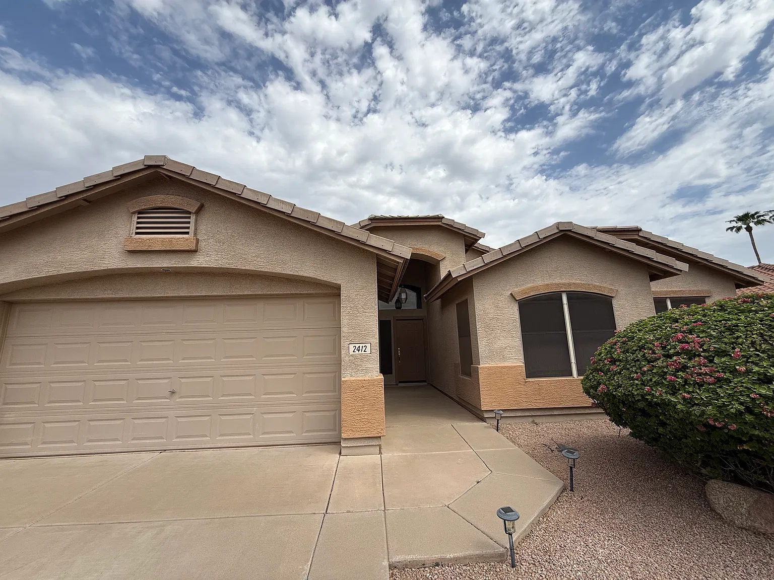 4 bed, 1906 sqft, $2,400 — Photo 2