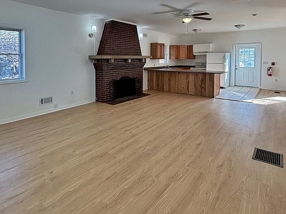 3rd image of 1002 Glendon Ave #1