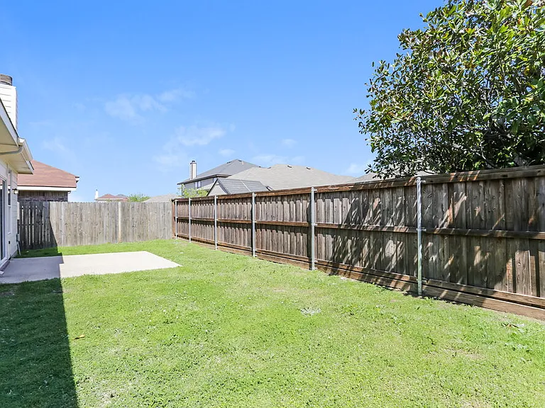 7633 Hollow Forest Dr — Photo 16
