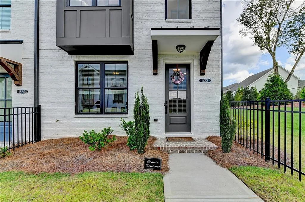 3 bed, 3.5 bath, 2070 sqft, $2,900 — Photo 2