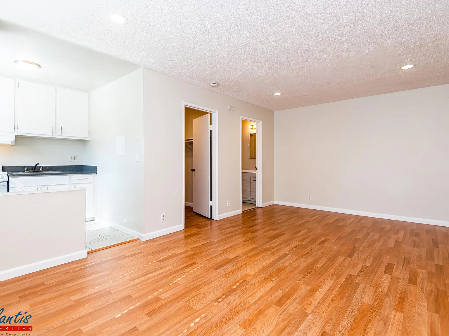 Studio, 425 sqft, $1,895 — Photo 1