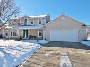 1900 Horseshoe Ln, De Pere, WI 54115