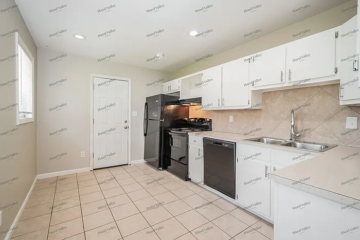 3871 Laguna Dr — Photo 5