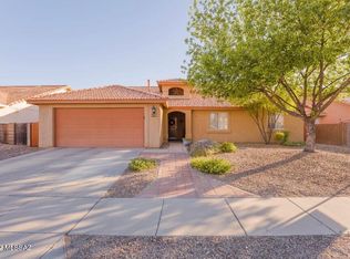 9748 E Paseo Del Tornasol, Tucson, AZ 85747