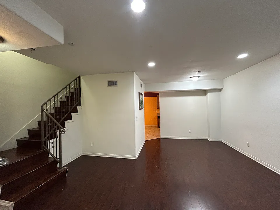 8800 Etiwanda Ave #8