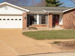 565 Blossomheath Dr, Saint Louis, MO 63125