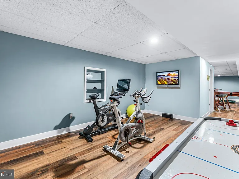 10870 Hammond Dr — Photo 44