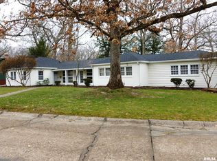 2 Woodley Rd, Rock Island, IL 61201
