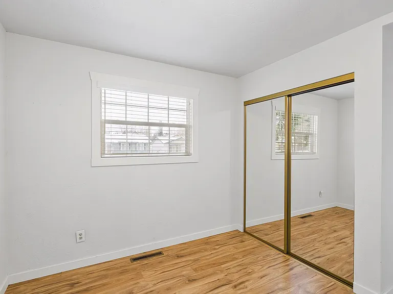 220 Minnesota Ave — Photo 8