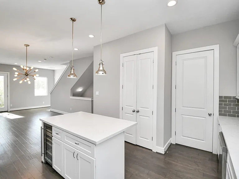 308 Palmer St — Photo 13