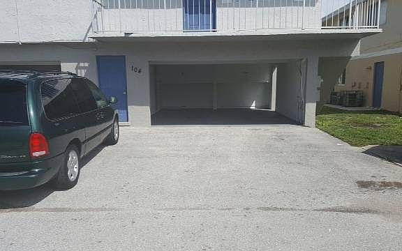 4th image of 104 E Tiffany Dr APT 2