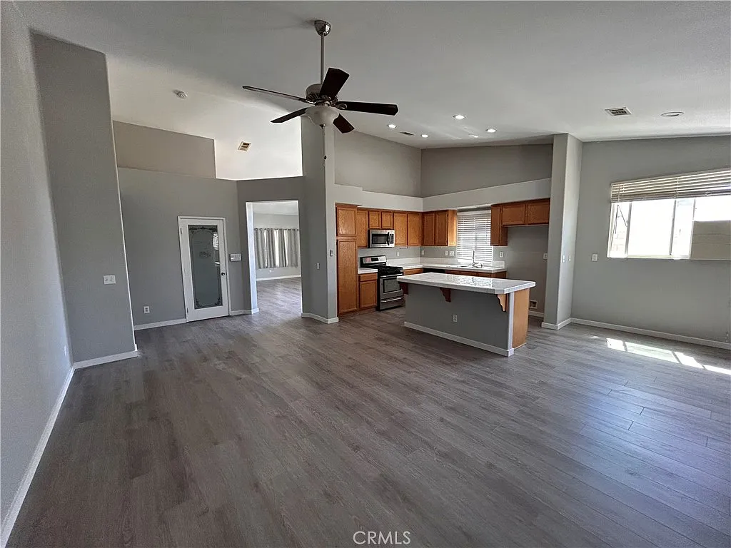 4 bed, 1863 sqft, $2,900 — Photo 3