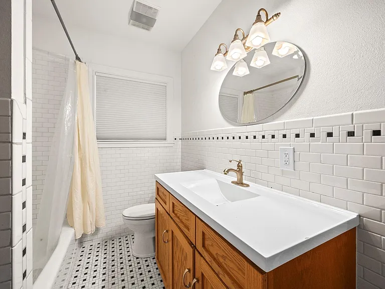 315 English St — Photo 19
