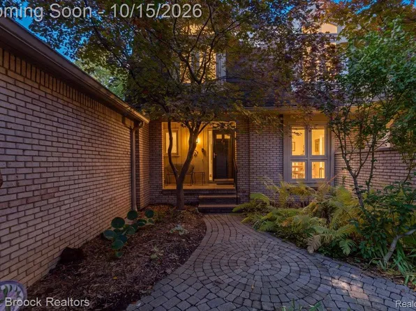 1168 Glenpointe Ct, Bloomfield Hills, MI 48304