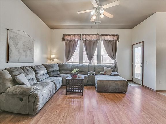 4th image of 947 Black Jack Ln