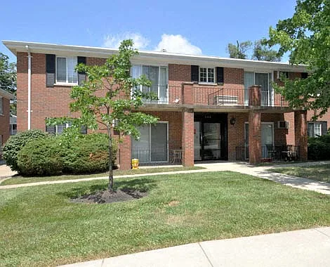 Four Seasons Apartments — Photo 11