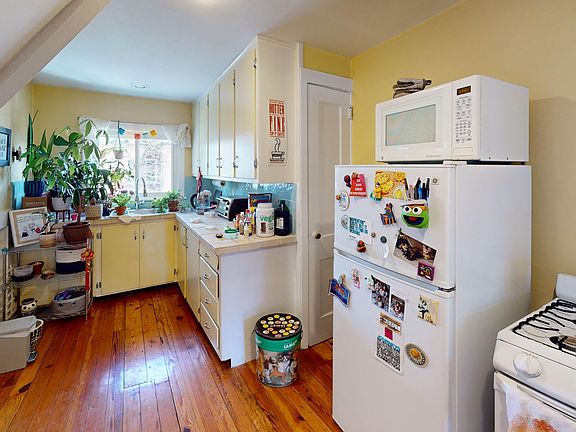 2nd image of 317 Willow St APT 3