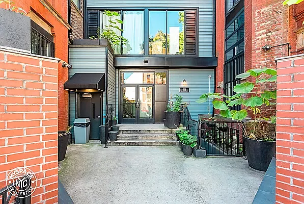 Rented by MySpaceNYC | media 54