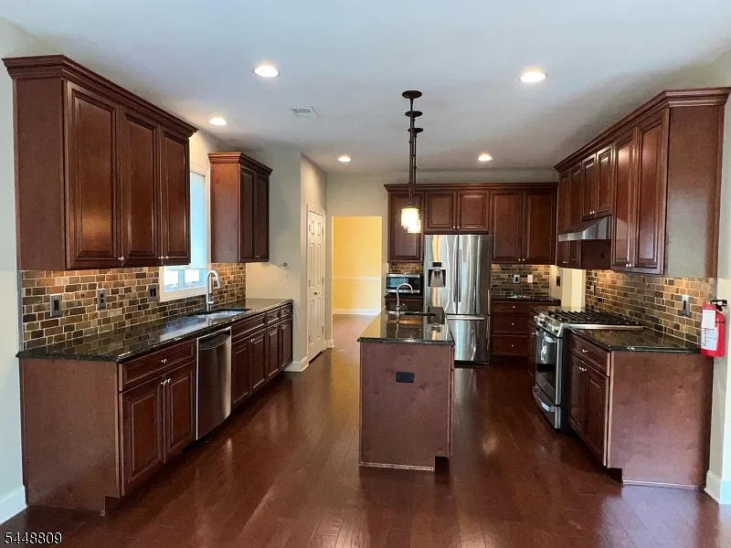3 bed, 3.5 bath, 2975 sqft, $4,200 — Photo 4