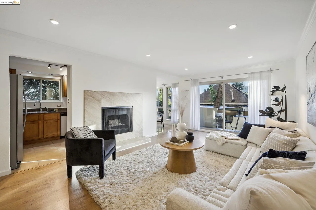 2 bed, 1005 sqft, $3,225 — Photo 3