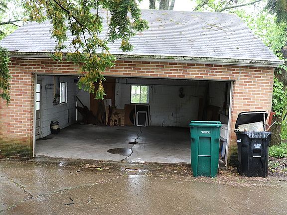 3rd image of 2611 Montana Ave