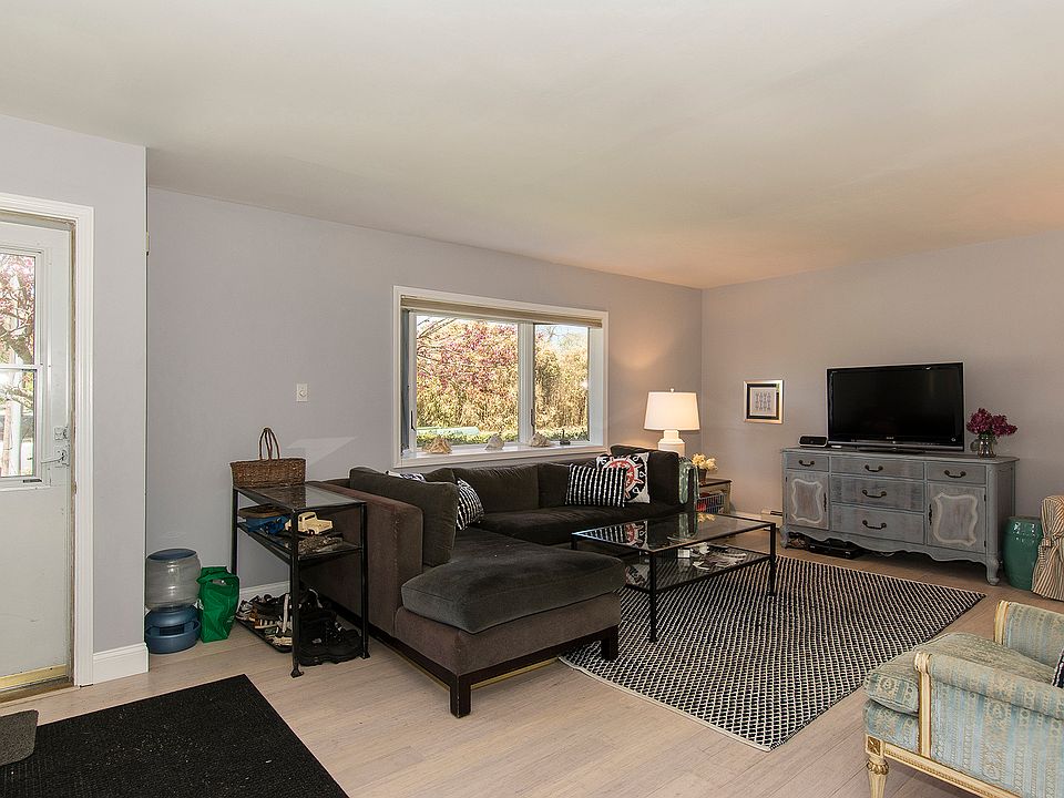 1st image of 27 Hoppin Ave