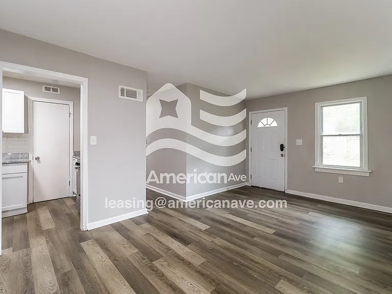 1549431_004_wm_-_living_room_13218290.jpg