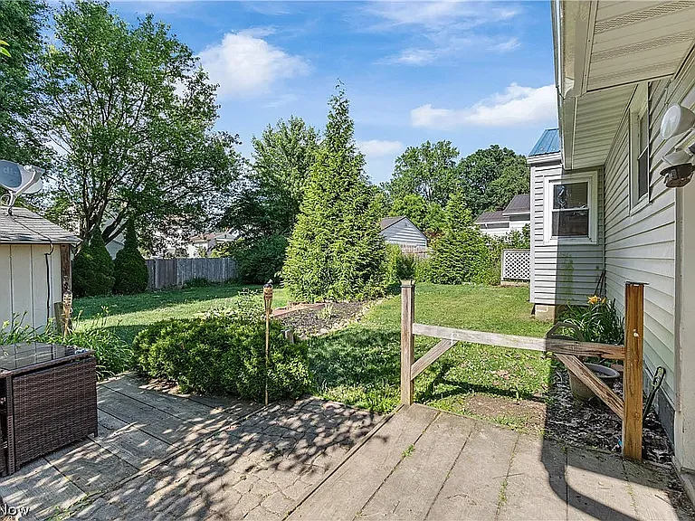 209 Grove Ave — Photo 14