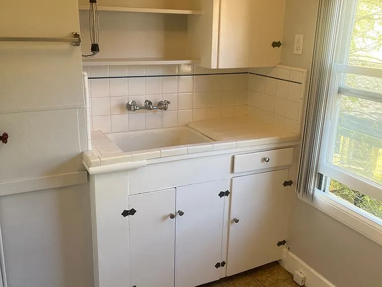 417 Staten Ave #4 — Photo 5