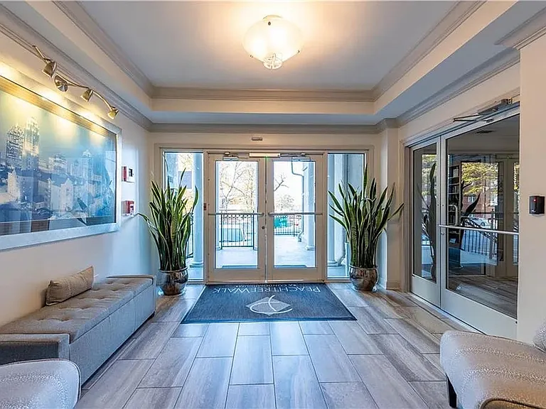 1075 Peachtree Walk NE — Photo 6