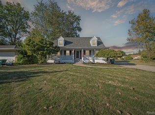 30436 Beechwood St, Garden City, MI 48135