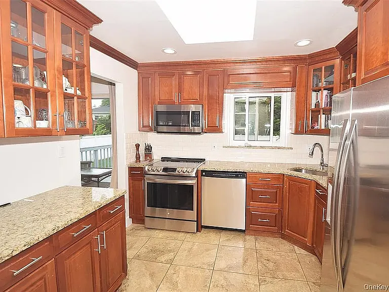 51 Whitman Ave — Photo 9