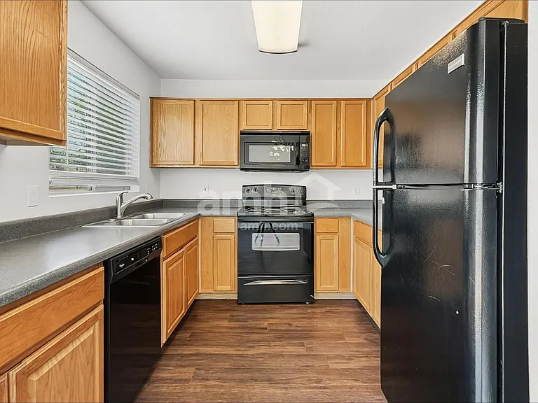 6217 W Warner St — Photo 3