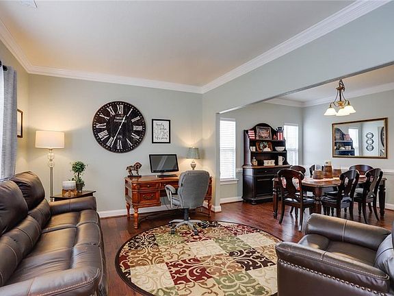4th image of 701 Southwood Dr